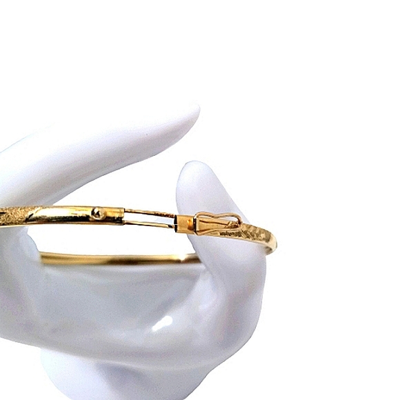 Diamond Cut 14k Solid Gold Bangle Bracelet With Locking Closure - Picture 3 of 6